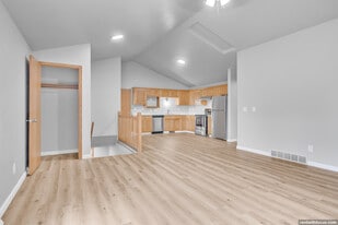 Building Photo - Allouez Parkway Apartments