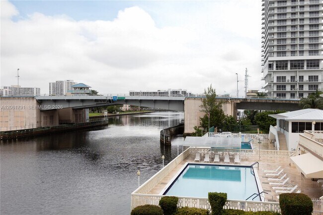 Building Photo - 1817 S Ocean Dr