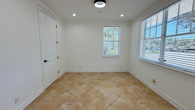Building Photo - 810 3rd Ave N