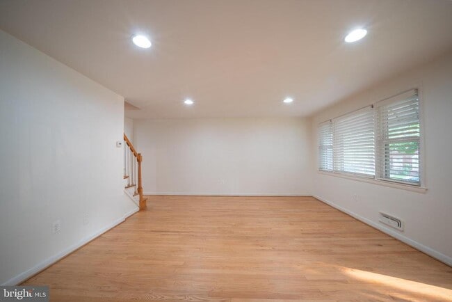 Building Photo - 1106 Linden Ave