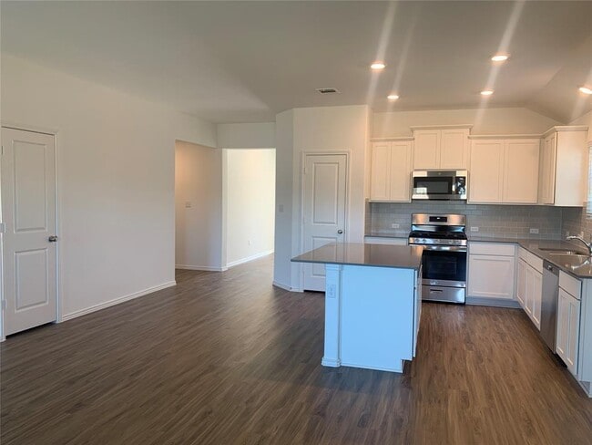 Building Photo - 530 Jack Ryan