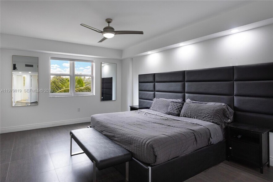 Building Photo - 19900 E Country Club Dr