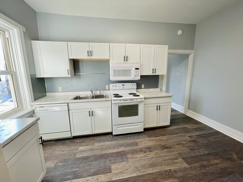 Building Photo - 33 Linden Ave