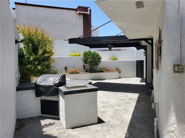 Building Photo - 219 W Escalones