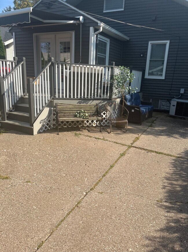 Building Photo - 2118 Elm St