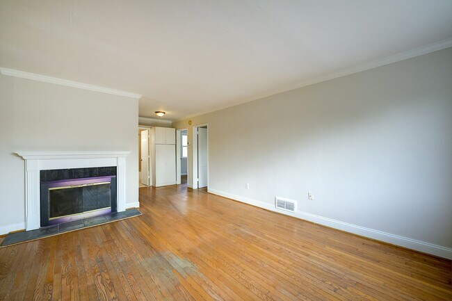 Building Photo - Charming 3BR Home with Fenced Backyard & Patio in Silver Spring