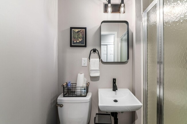 Building Photo - 190 E Dominion Blvd