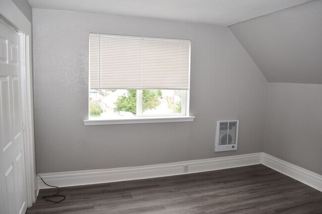 Building Photo - 906 S J St