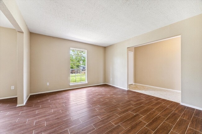 Building Photo - 503 Mary Ann Dr