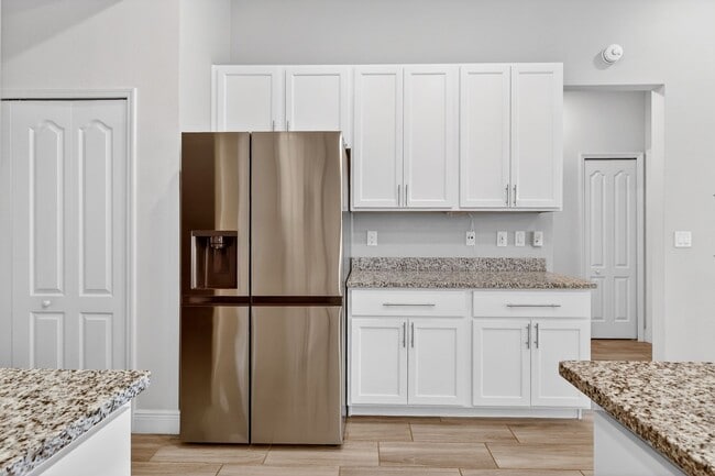 Building Photo - Modern 4-Bedroom Rental with Screened Patio & 2-Car Garage