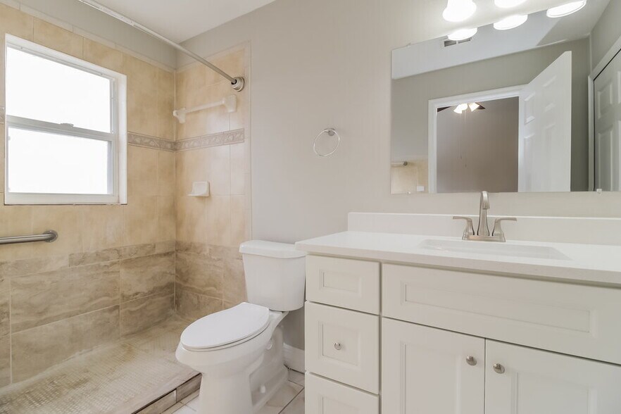 Building Photo - 6340 Tidewave St