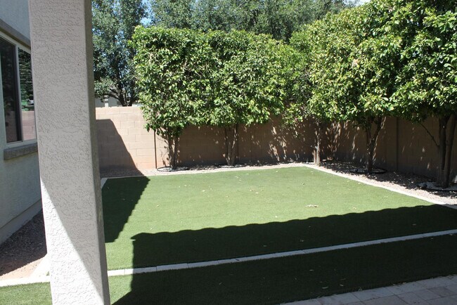 Building Photo - 3458 E Loma Vista St