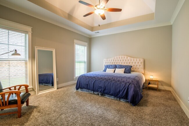 Building Photo - 5322 Honeybee Dr