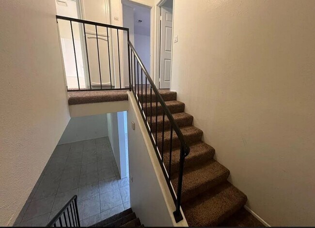 Building Photo - AVAILABLE NOW! Canyon Crest Townhome