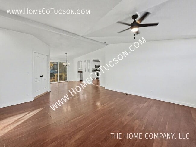 Building Photo - 5840 E Dakota Rd