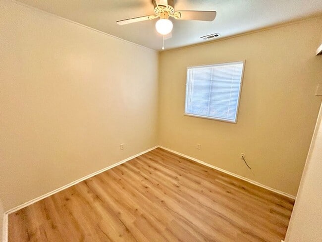 Building Photo - 2433 Shepherd Dr NW