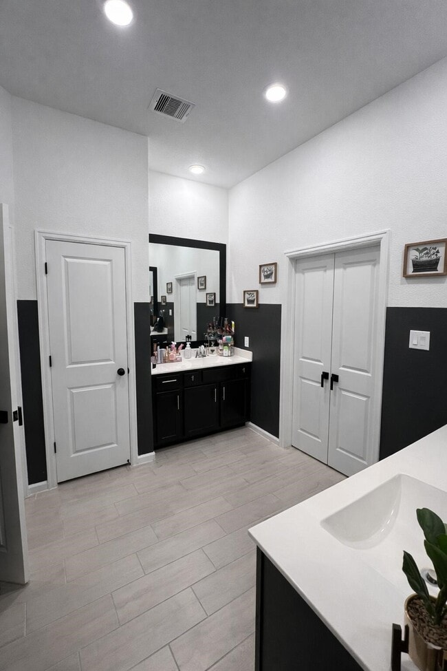 Building Photo - 4334 Redford Valley Rd