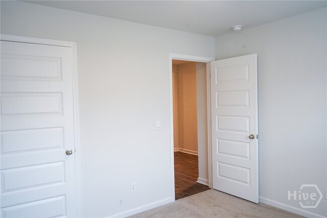 Building Photo - 423 Coconut Dr