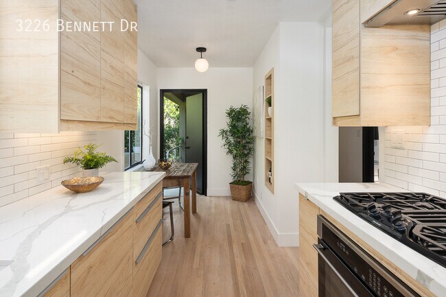 Building Photo - 3226 Bennett Dr