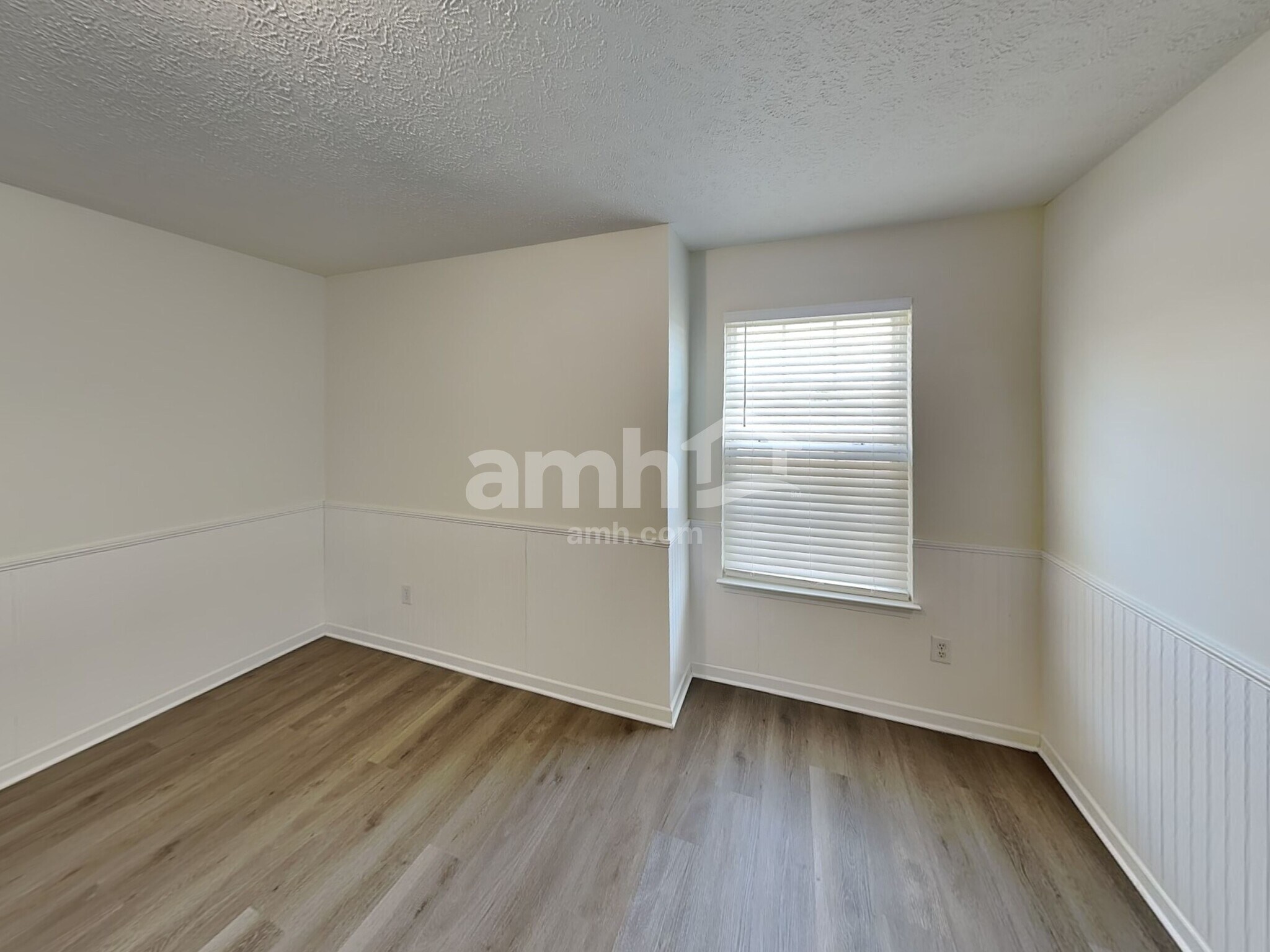 Building Photo - 2126 Burgess Ln