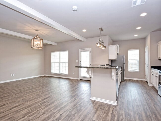 Building Photo - 3503 Summerway Dr