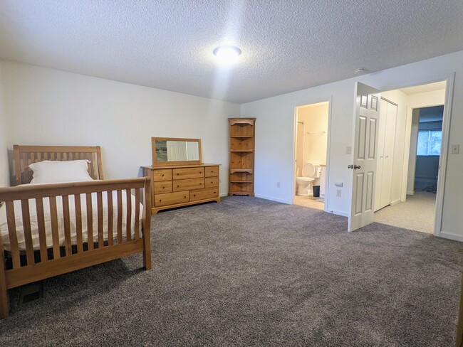 Building Photo - 7510 7th Dr W