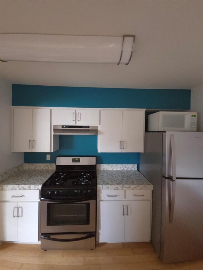 Building Photo - 2303 East Side Dr