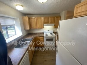 Building Photo - 704 Ferris Ct