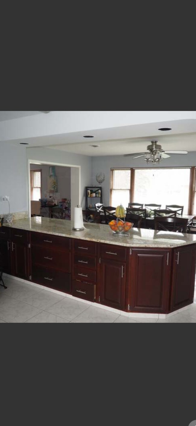 Building Photo - 4N200 Glen Ellyn Rd