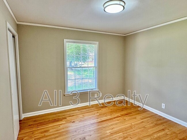 Building Photo - 2804 Sumter Ave