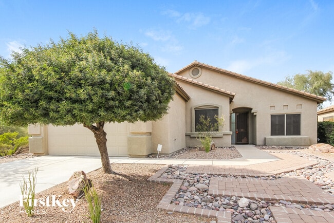 Building Photo - 8229 N Sombrero Point Dr