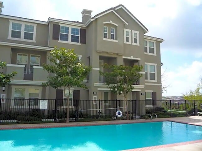 Primary Photo - Charming 4 bedroom 4 bathroom in heart of ...