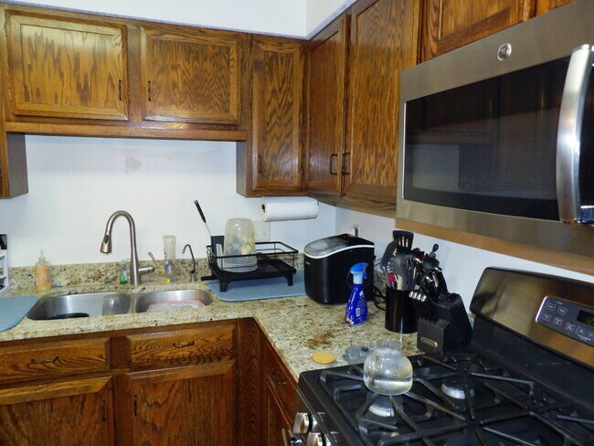 Building Photo - Spacious 3BR + Bonus Room in Inver Grove Heights – Attached Garage & Pet Friendly!