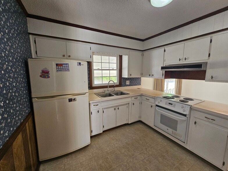 Building Photo - 4119 Fairlawn Dr