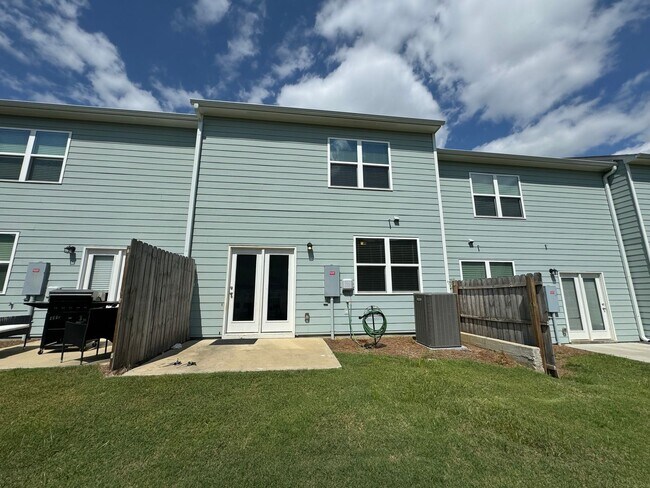 Building Photo - Nice 2/2.5 Townhouse in Cartersville- $1,495