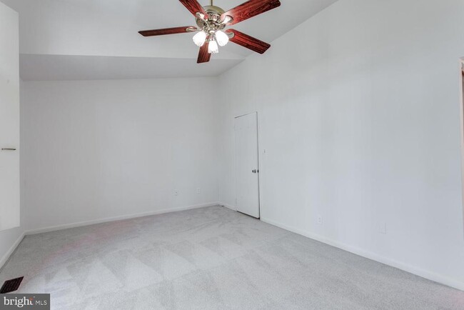 Building Photo - 11121 Watermans Dr