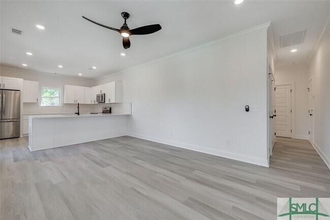Building Photo - 1615 Le Grand St