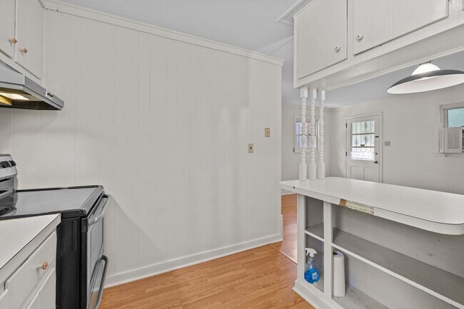 Building Photo - Charming 1 Bedroom Home near Duke University
