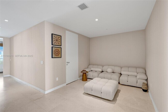 Building Photo - 18975 Collins Ave