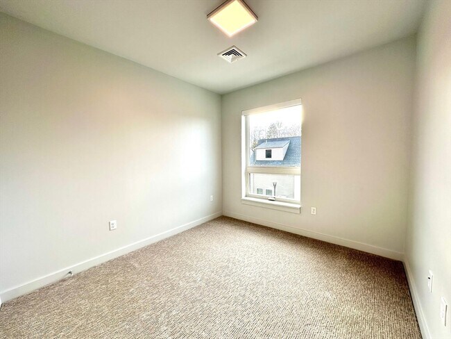 Building Photo - 45 E Central St