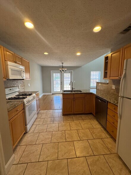 Primary Photo - 2320 Lexington Ln