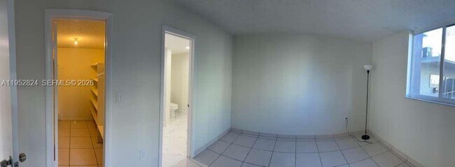 Building Photo - 10090 NW 80th Ct