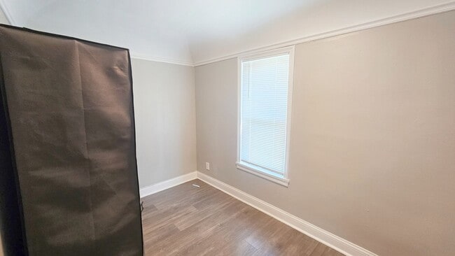 Building Photo - Charming 1-Bedroom Home on the South Side ...