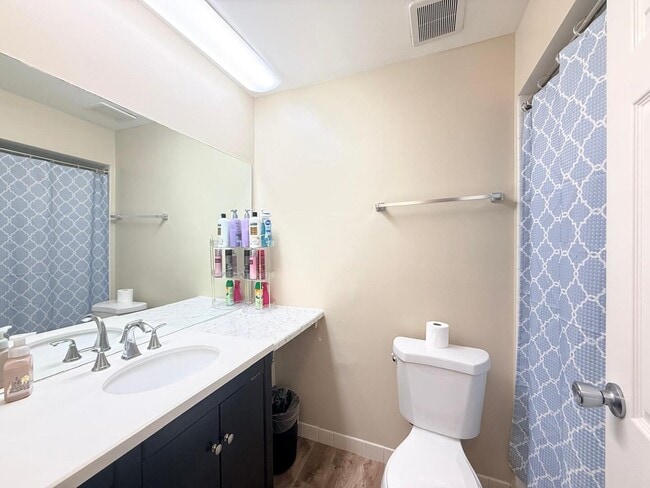 Building Photo - 3108 Roberts Dr