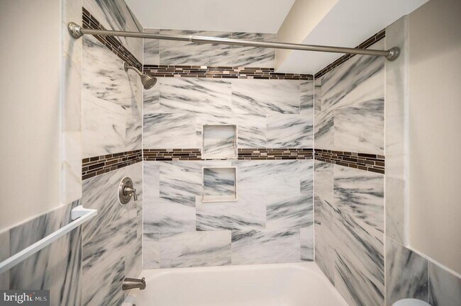 Building Photo - 3890 Mariposa Pl