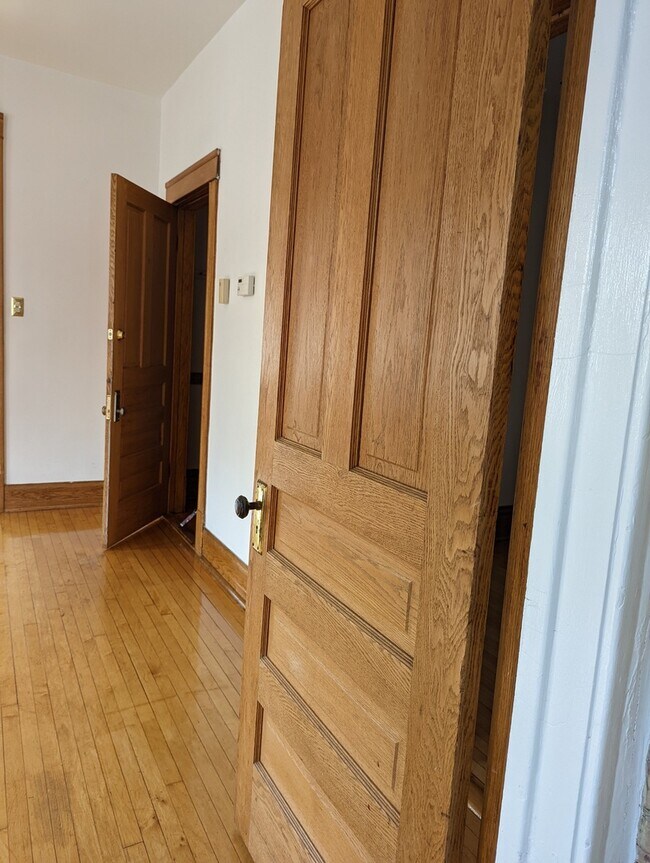 Building Photo - 3448 W Drummond Pl