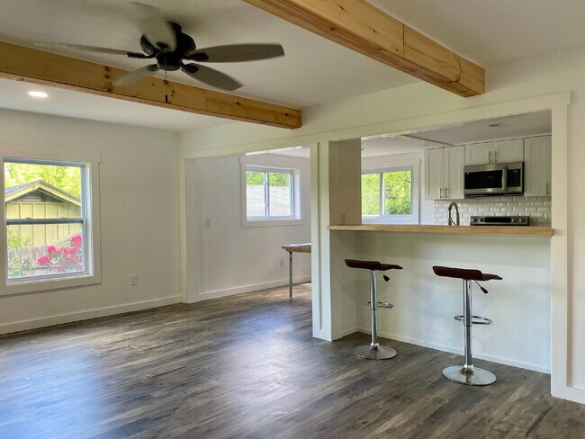 Building Photo - "Charming Cottage Retreat in Gerton, NC!"