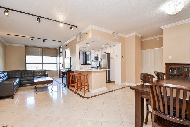 Building Photo - 5150 Hidalgo St