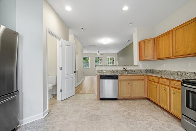 Building Photo - 230 Paradise Dr