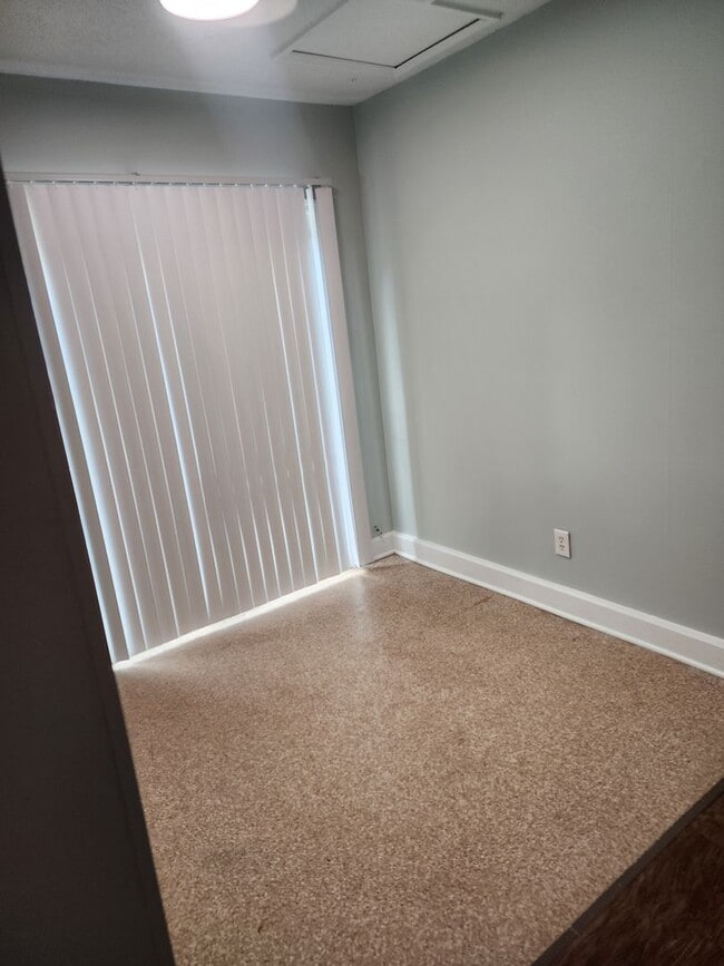 Building Photo - 2bd/2ba Townhome in Georgetown with walk i...